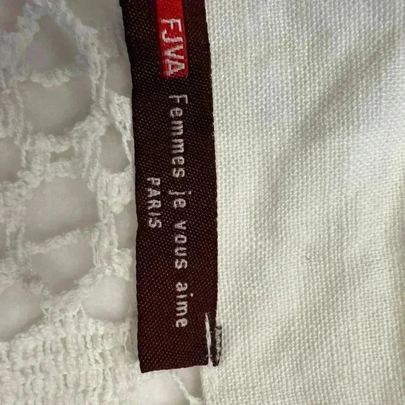 FJVA Paris 100% linen button up top w/lace back and fringe cuffs. - Picture 5 of 14